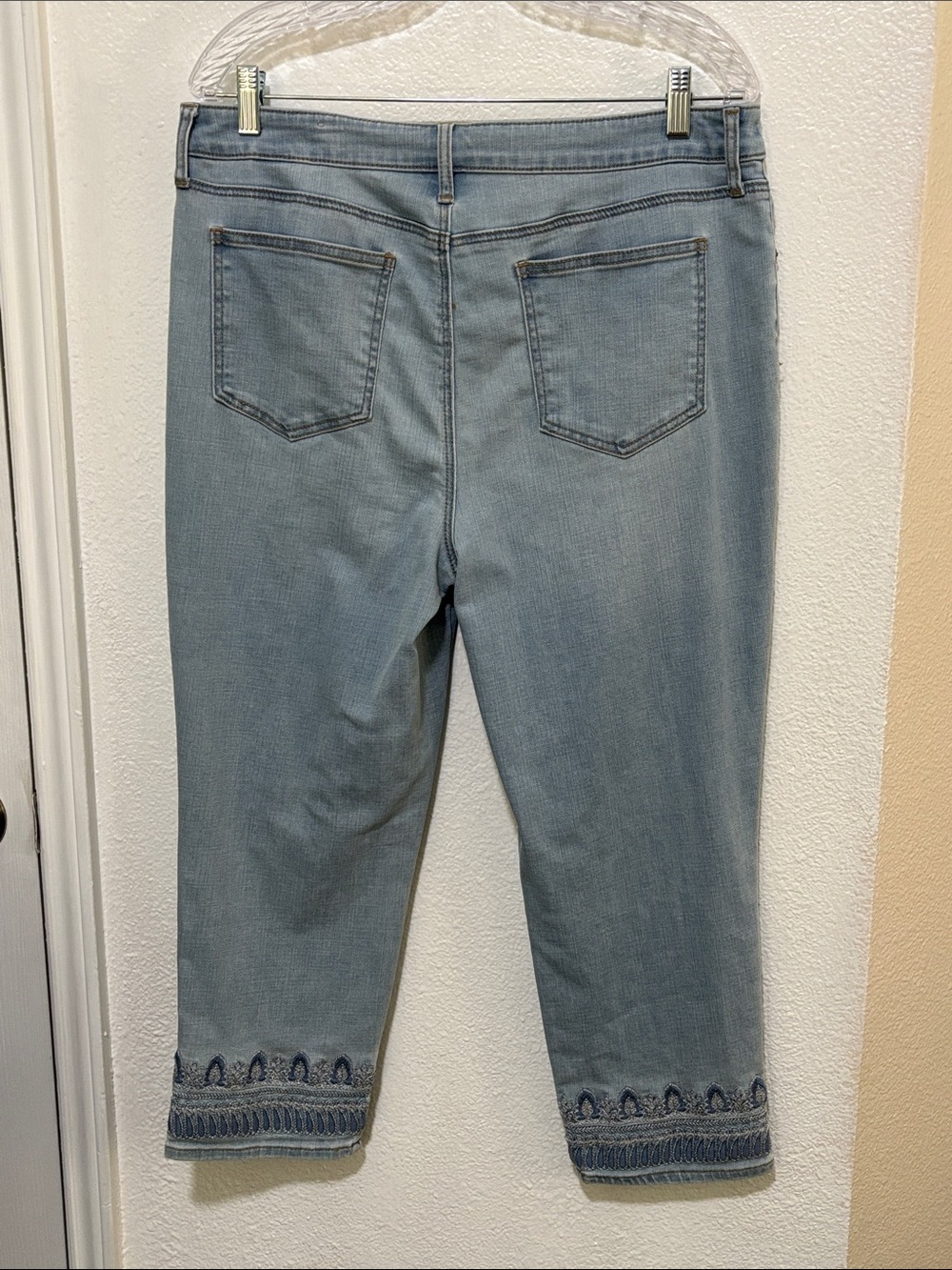 Chico's So Slimming Girlfriend Light Blue Slim Leg Crop Jean Embroidered Size 12 - Picture 2 of 8